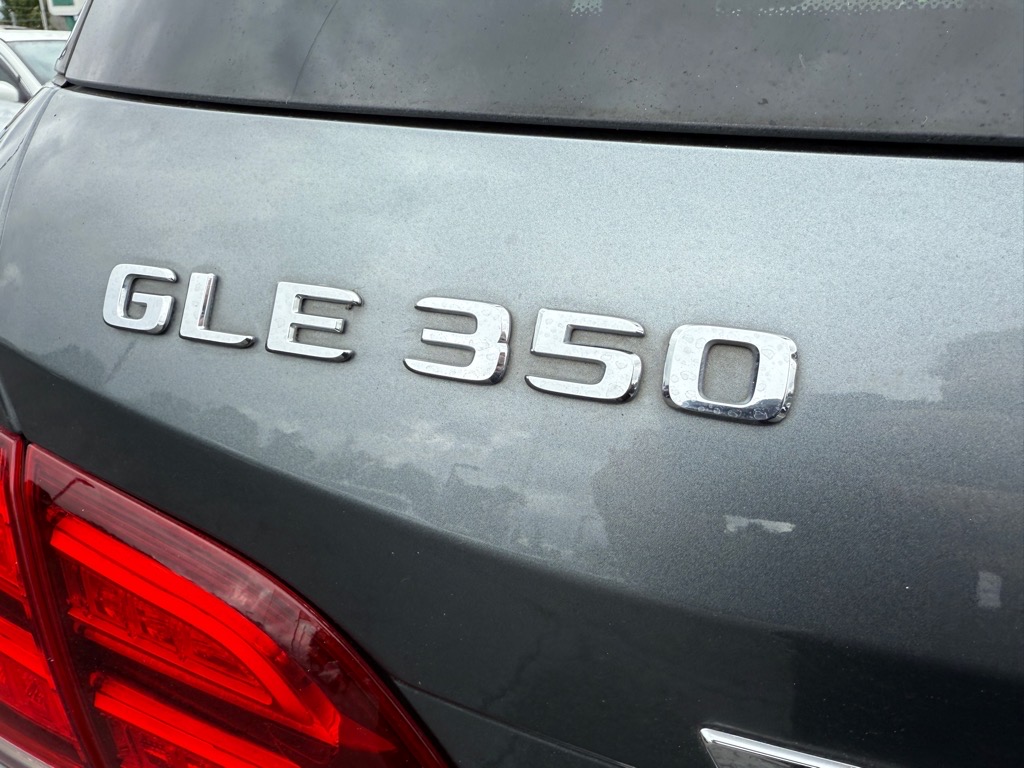 Vehicle image 10 of 34