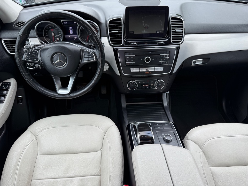 Vehicle image 19 of 34