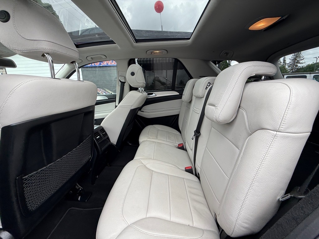 Vehicle image 18 of 34