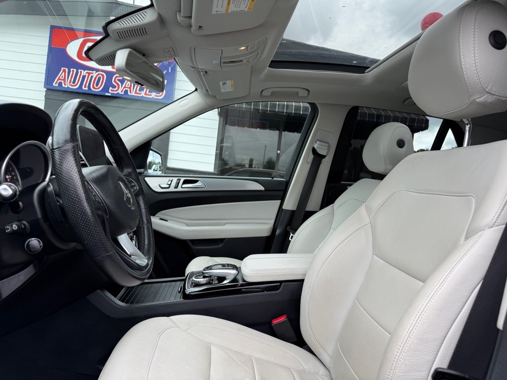 Vehicle image 15 of 34