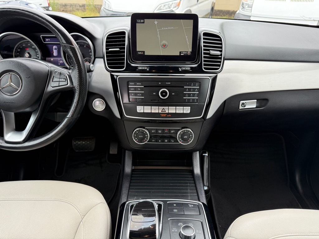 Vehicle image 21 of 34