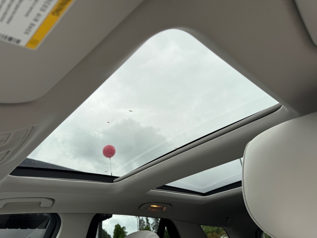 Vehicle image 16 of 34