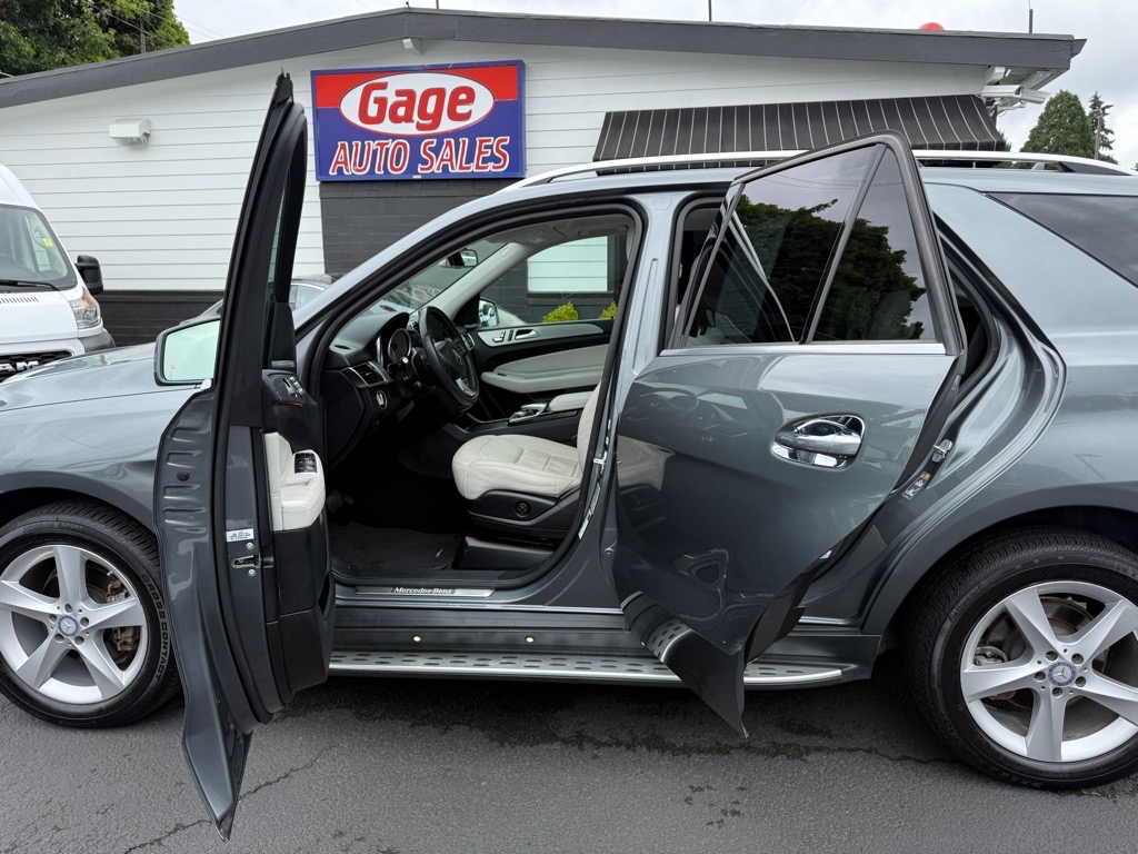 Vehicle image 4 of 34