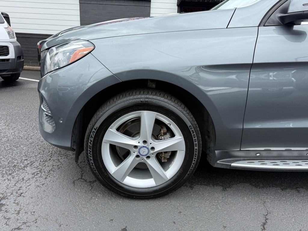 Vehicle image 13 of 34