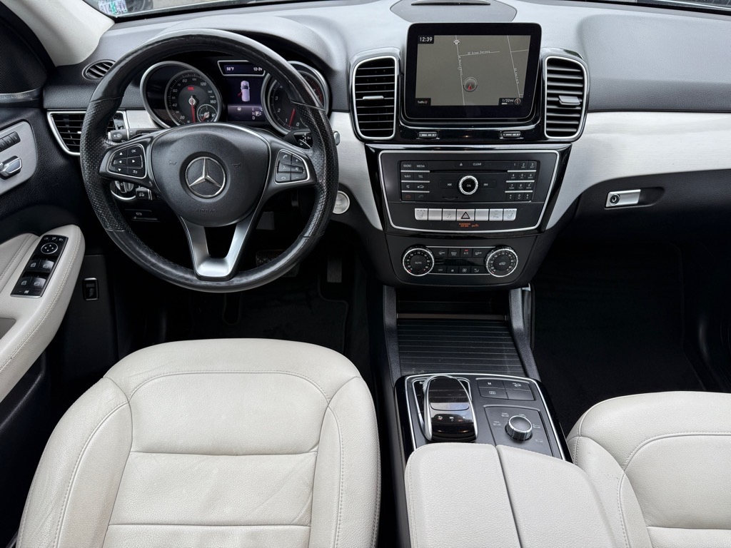 Vehicle image 20 of 34