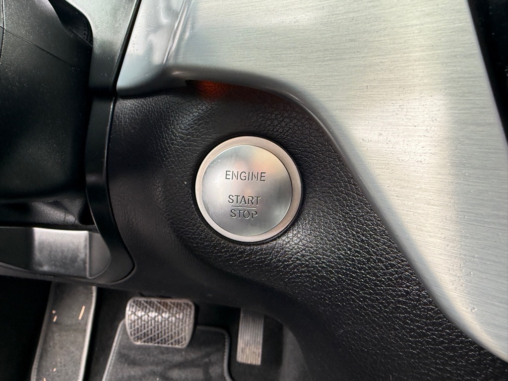 Vehicle image 23 of 34