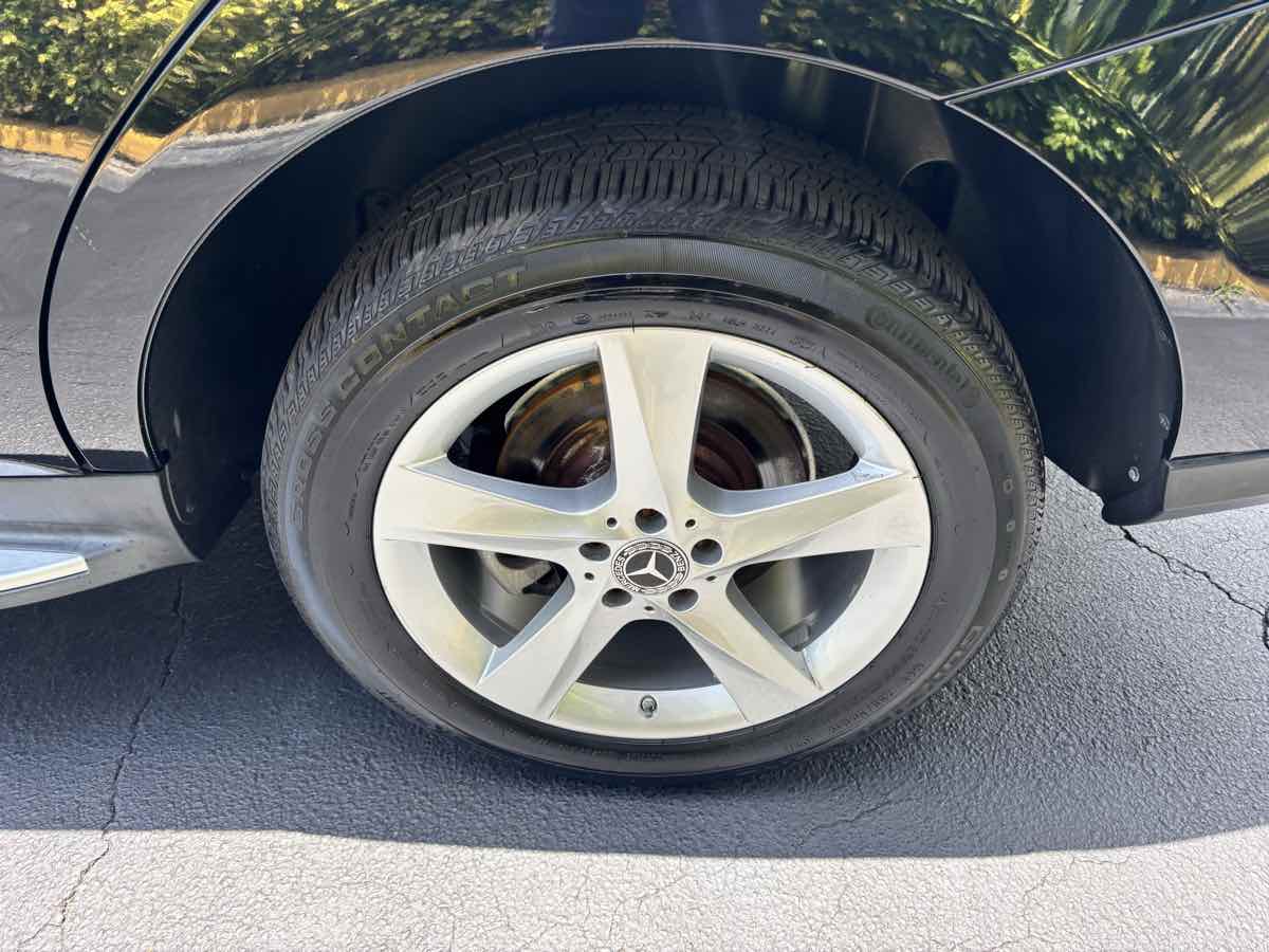 Vehicle image 22 of 34