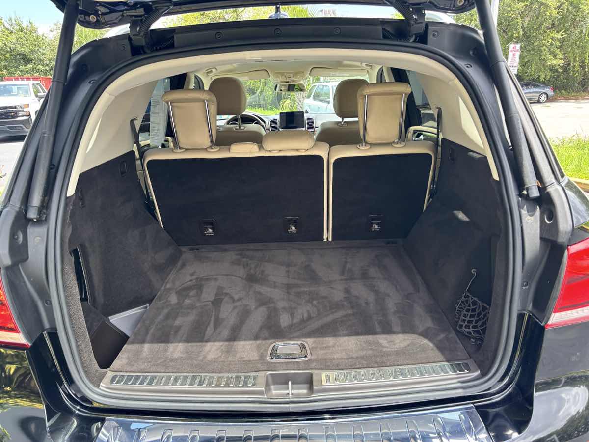Vehicle image 20 of 34