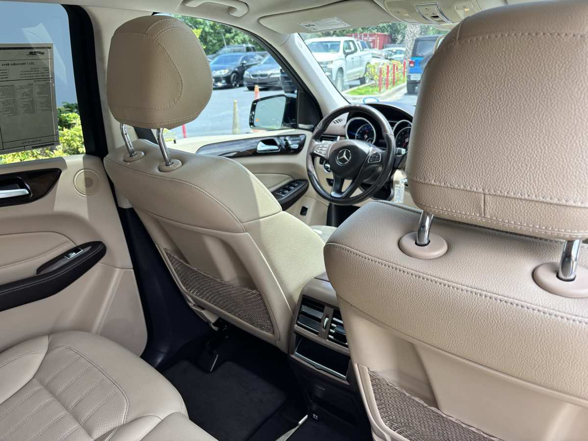 Vehicle image 14 of 34