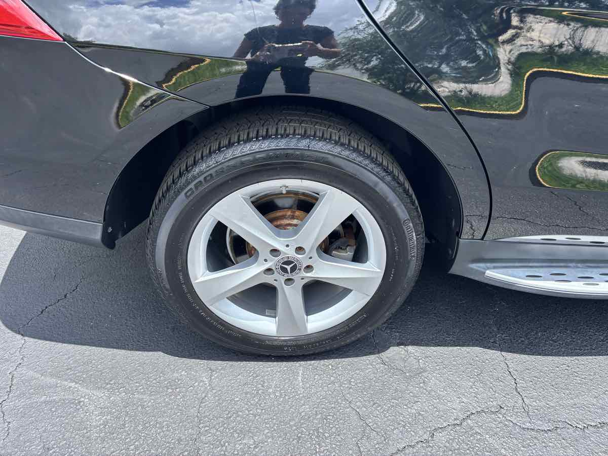 Vehicle image 17 of 34
