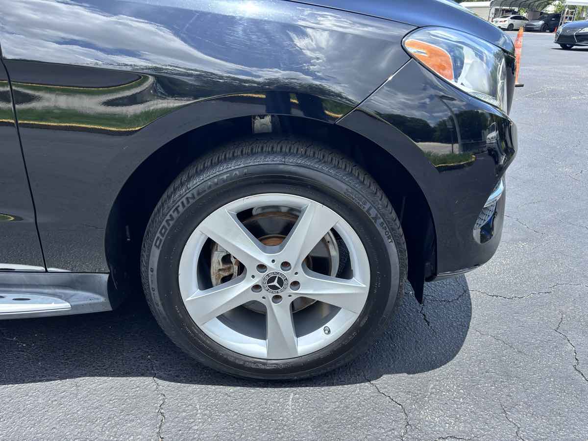 Vehicle image 4 of 34