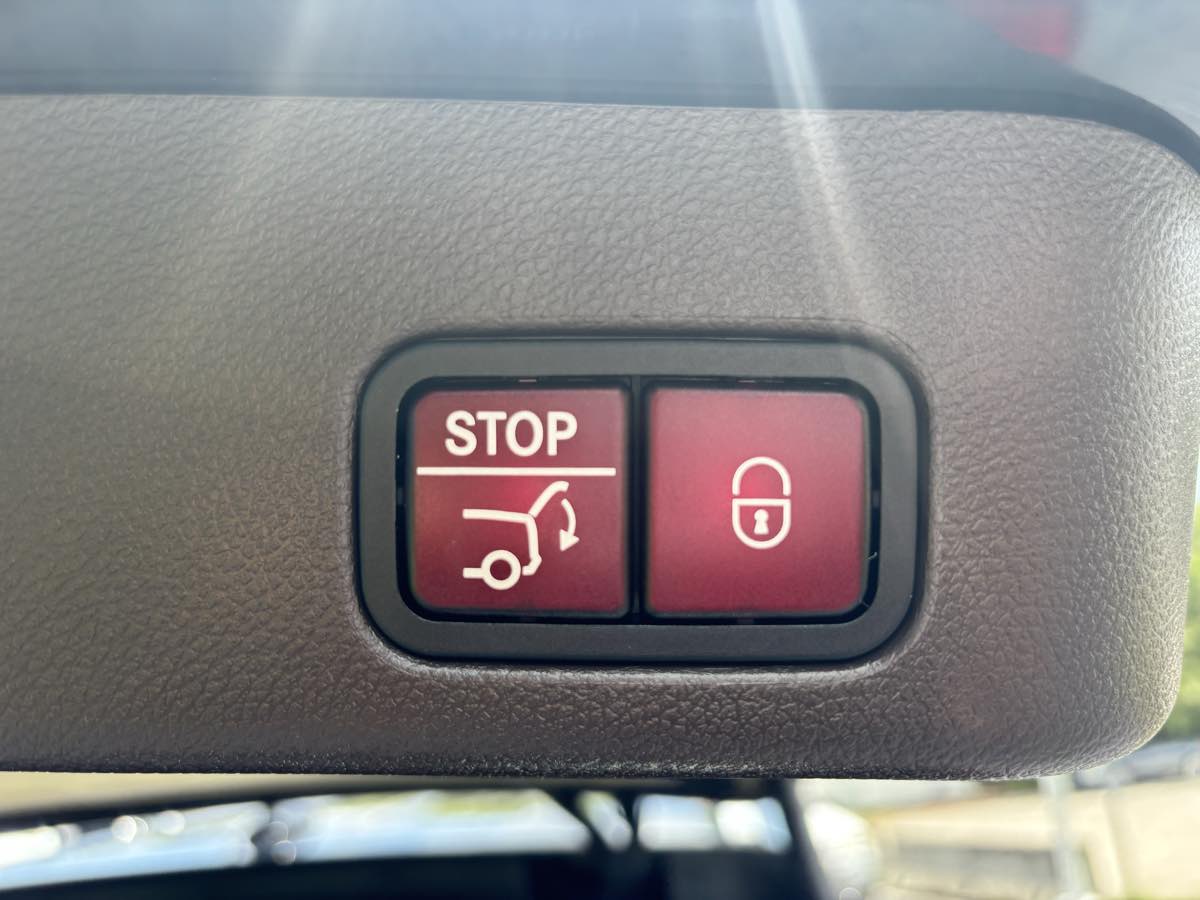 Vehicle image 21 of 34