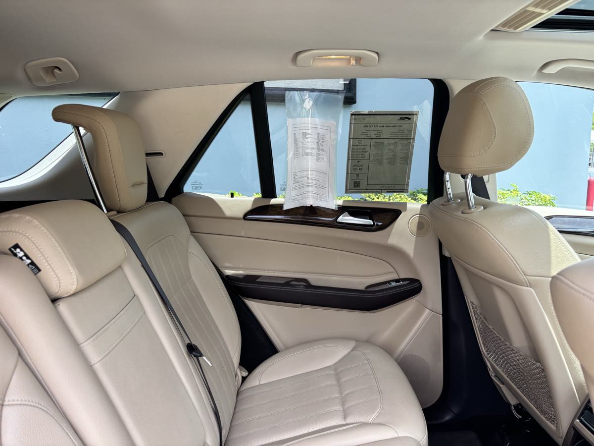 Vehicle image 12 of 34