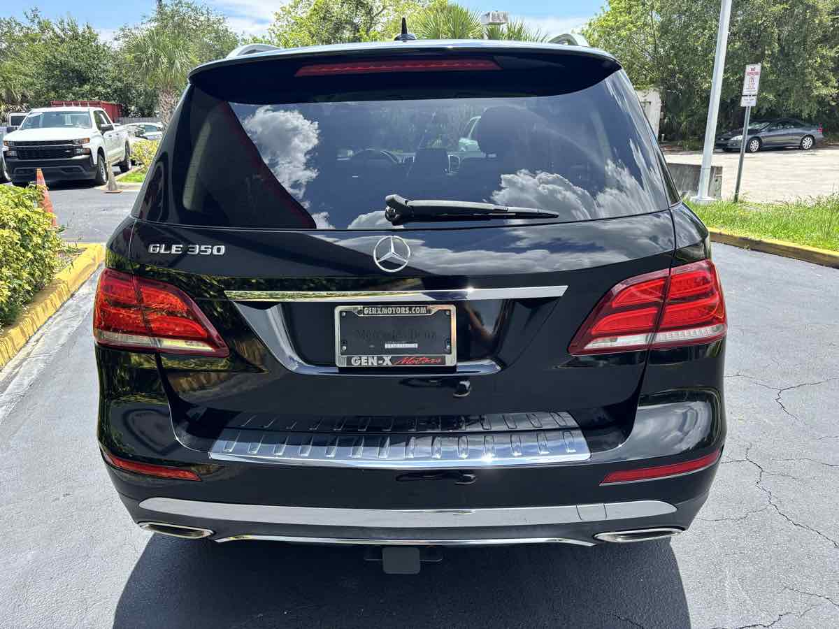 Vehicle image 18 of 34