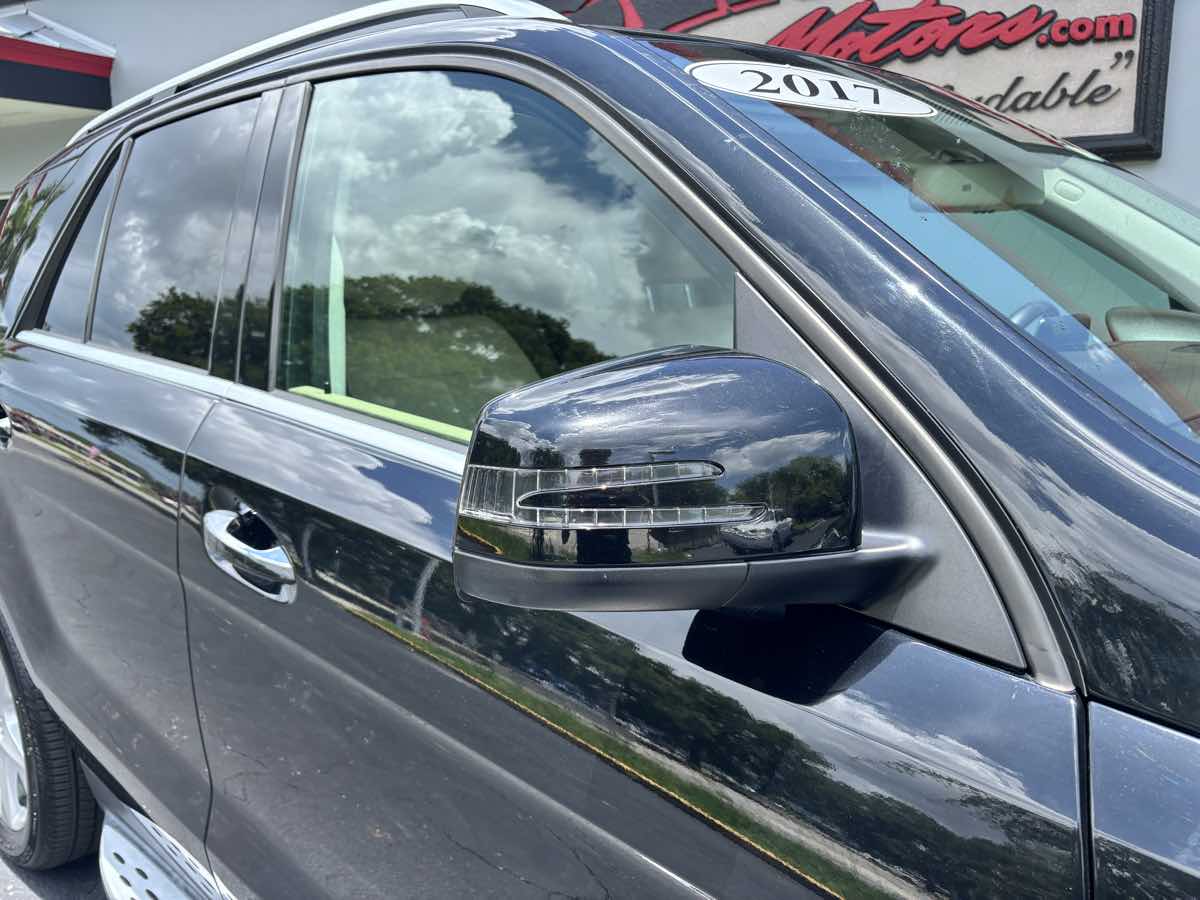 Vehicle image 6 of 34