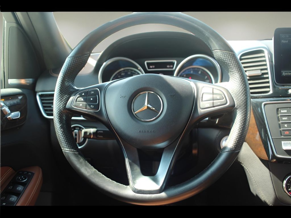 Vehicle image 20 of 23