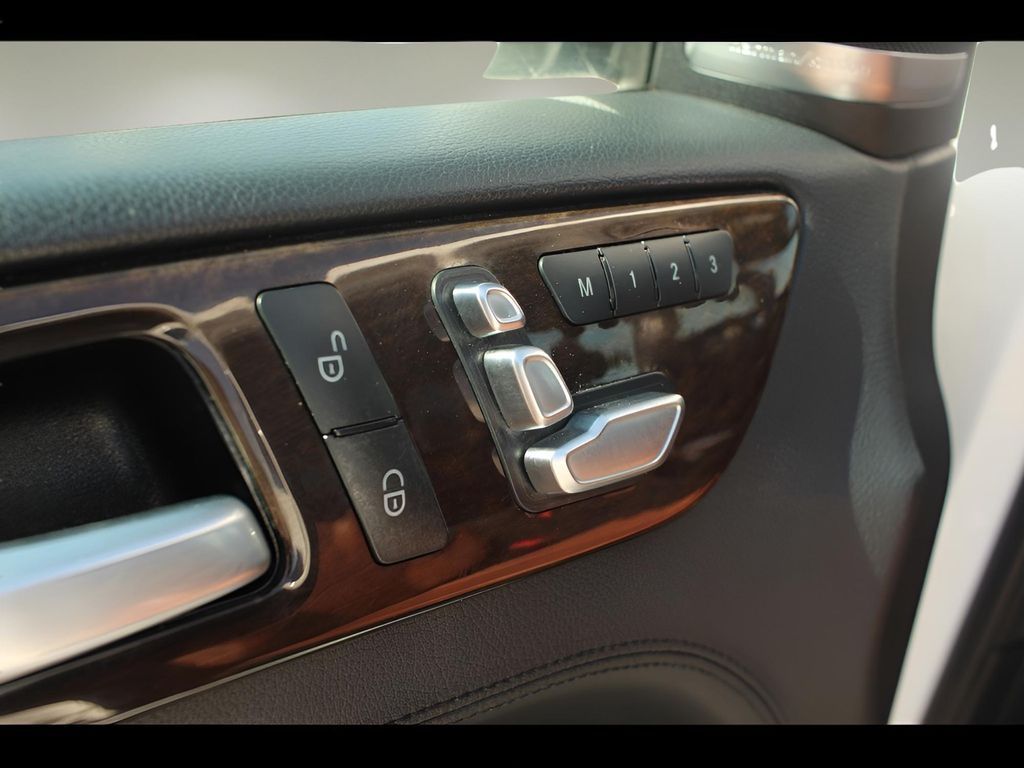 Vehicle image 19 of 23
