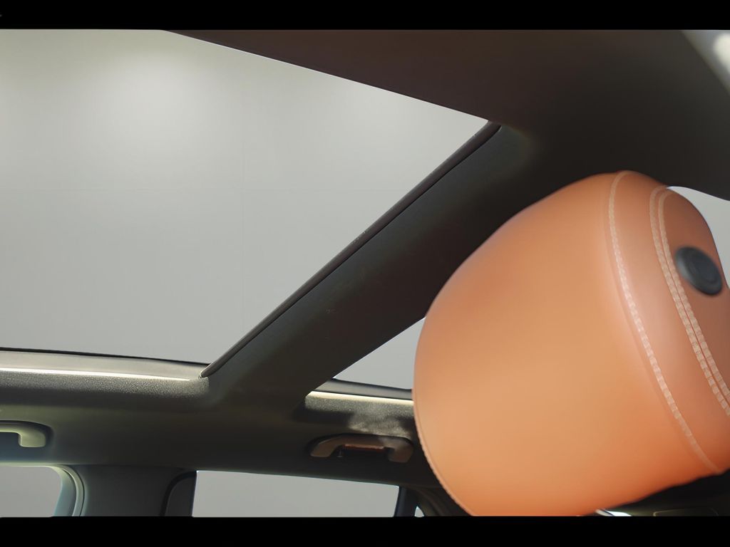 Vehicle image 13 of 23