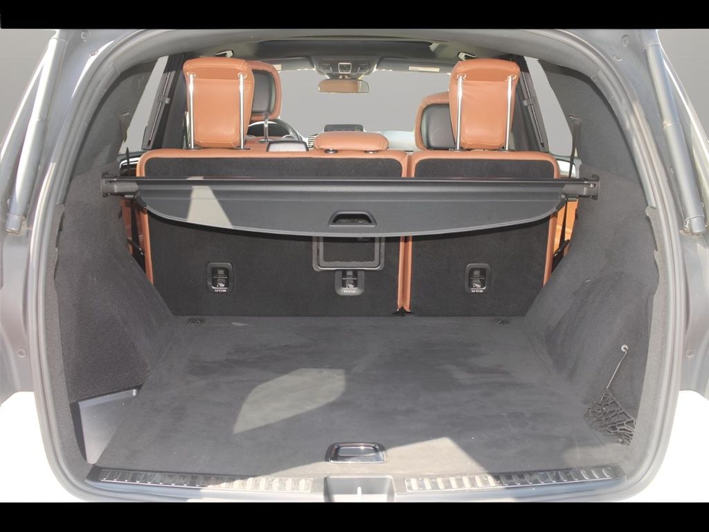 Vehicle image 10 of 23