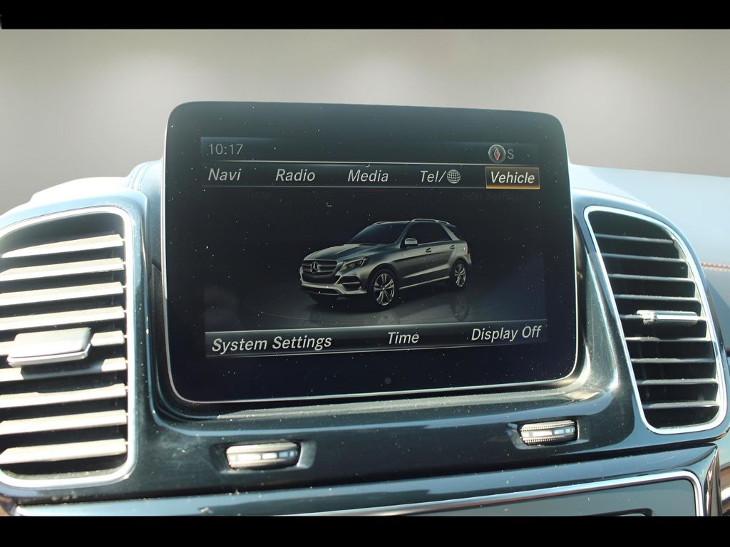 Vehicle image 16 of 23