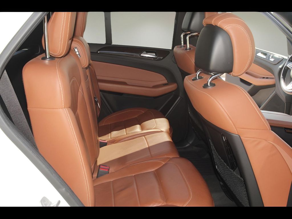 Vehicle image 11 of 23