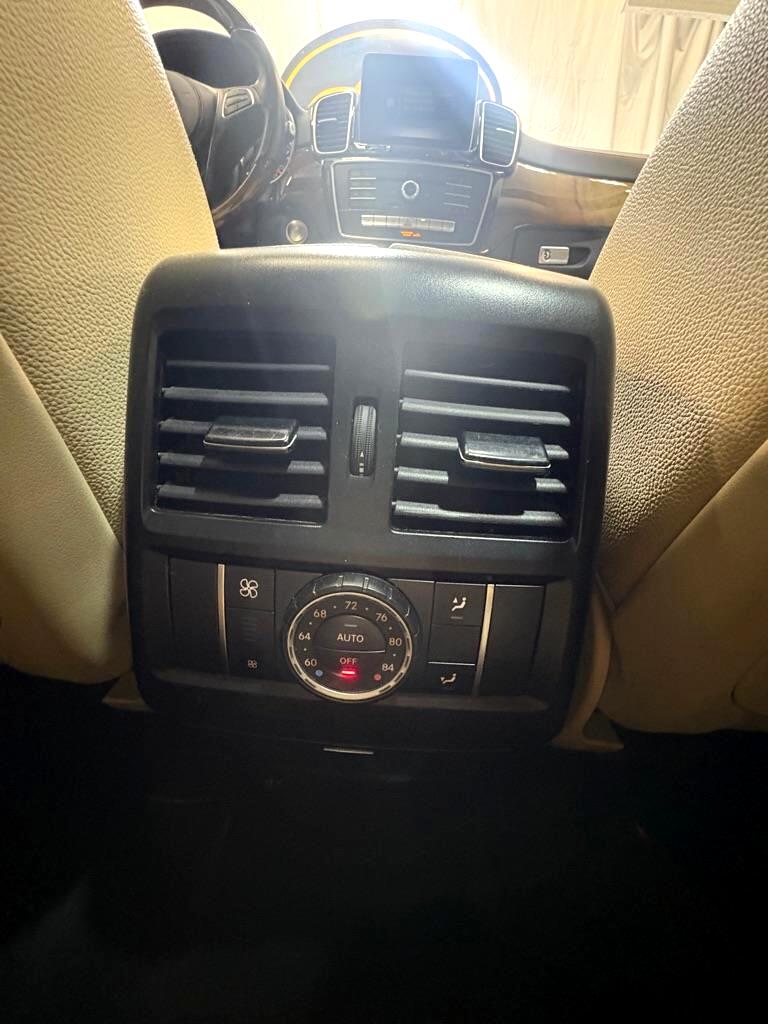 Vehicle image 43 of 52
