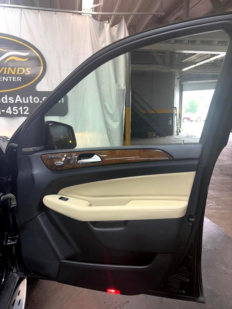 Vehicle image 31 of 52