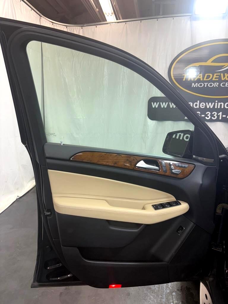 Vehicle image 51 of 52