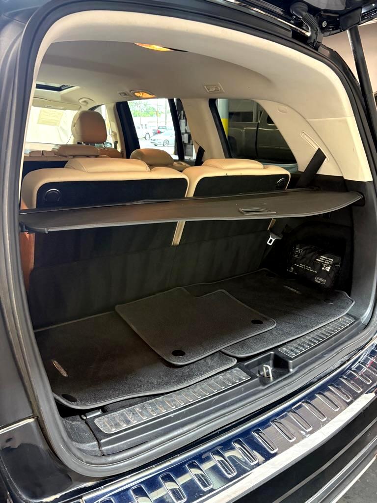 Vehicle image 17 of 52