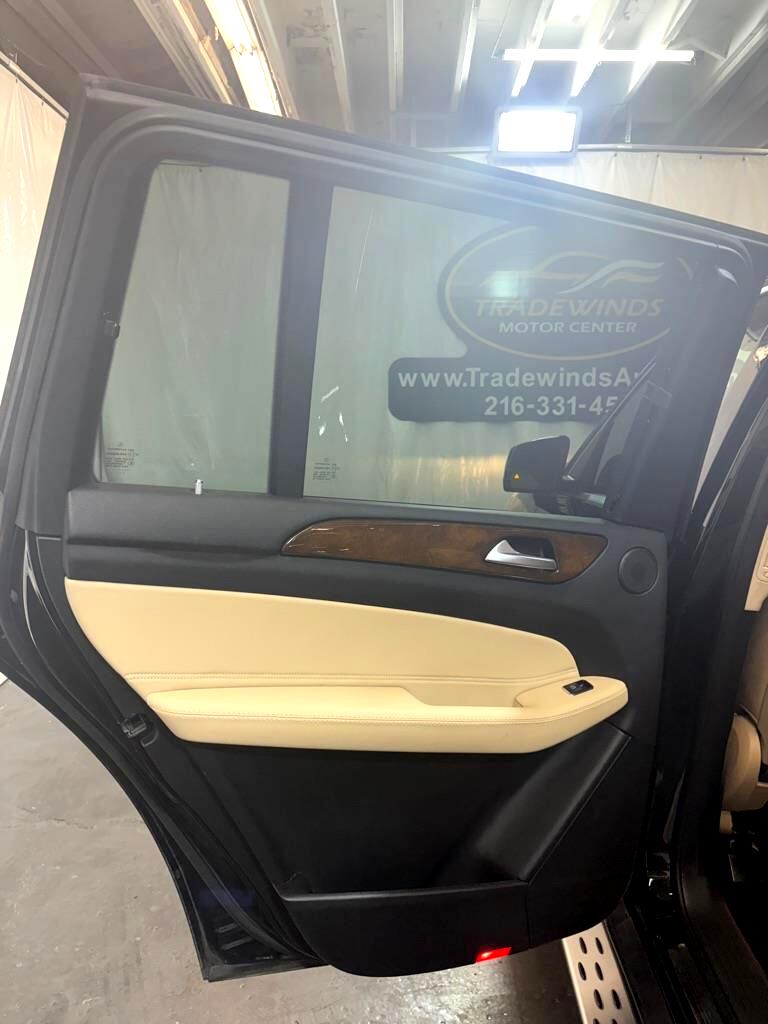 Vehicle image 46 of 52