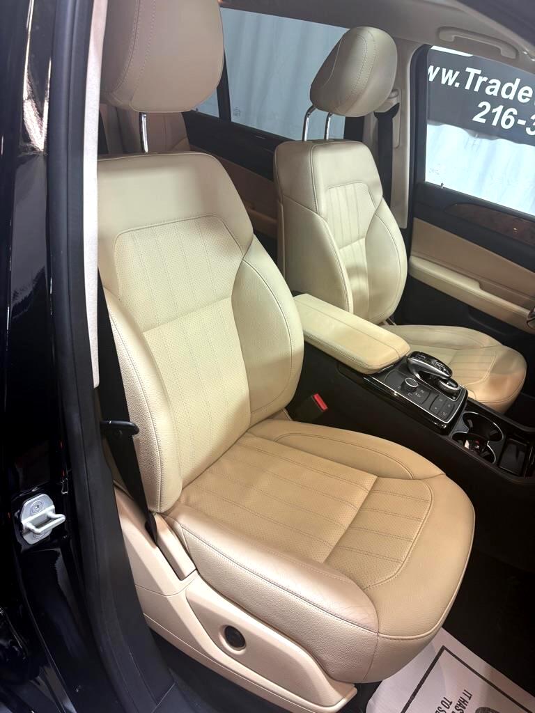 Vehicle image 23 of 52