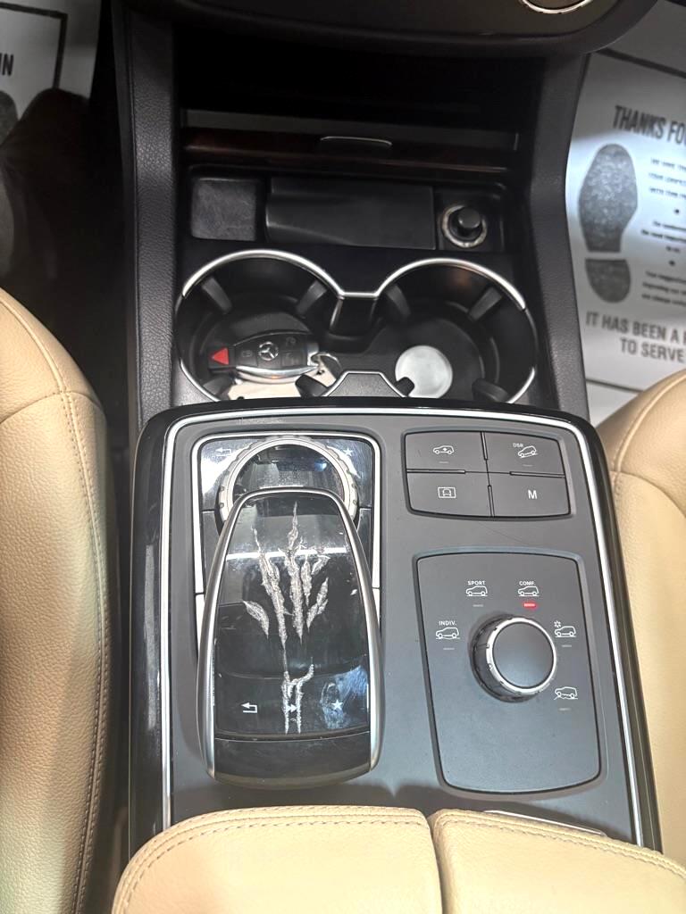 Vehicle image 40 of 52