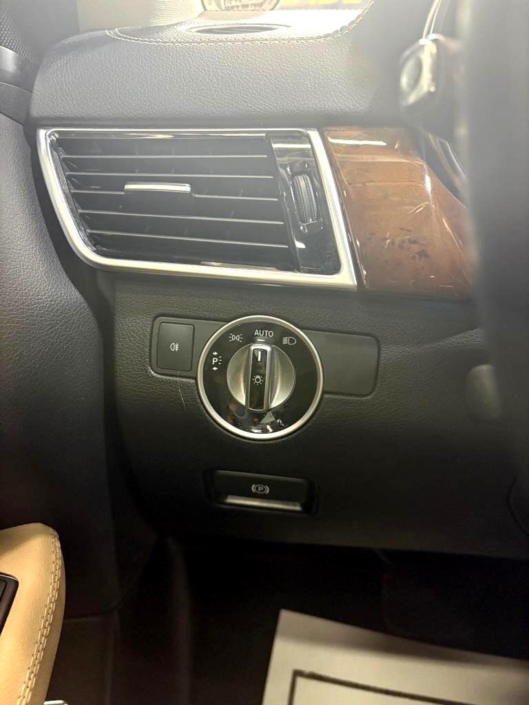 Vehicle image 41 of 52