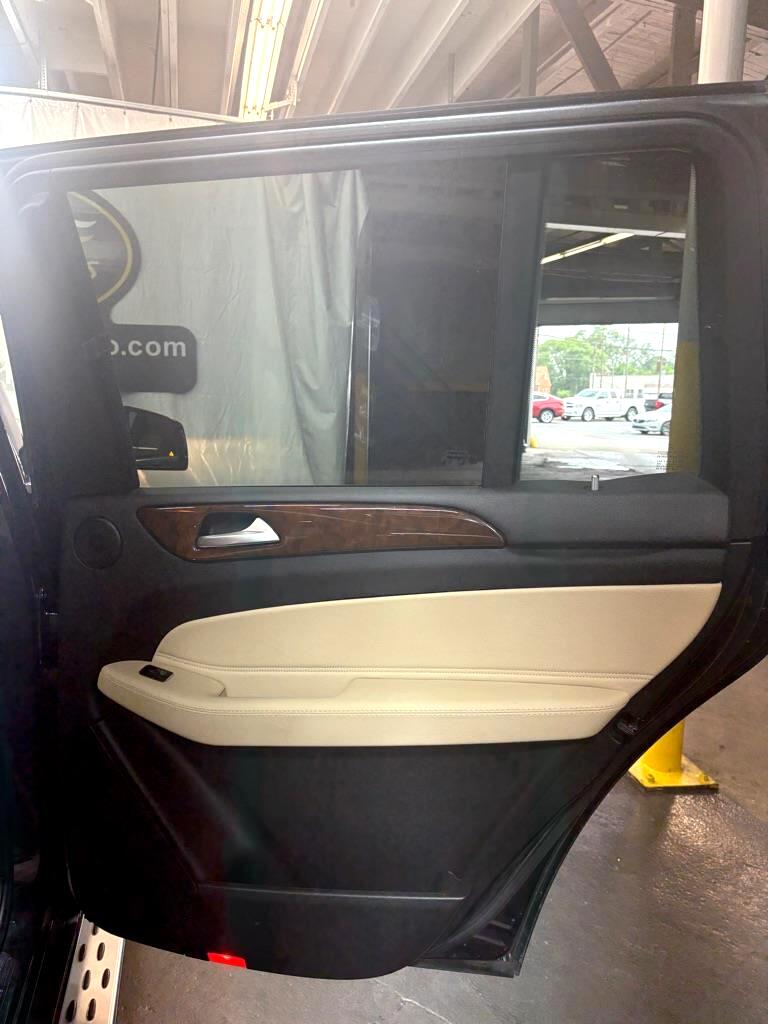 Vehicle image 18 of 52