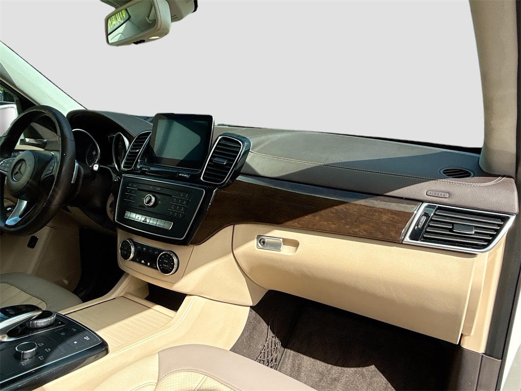 2017 Mercedes-Benz GLS 450 Image 17 of 33