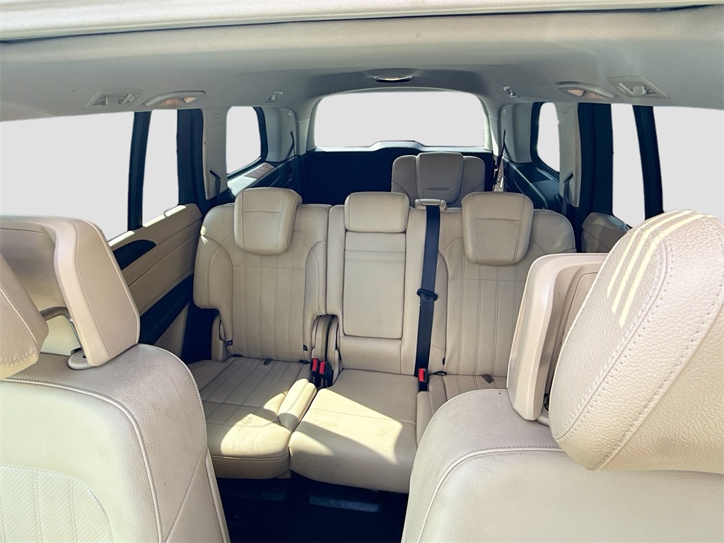 2017 Mercedes-Benz GLS 450 Image 13 of 33