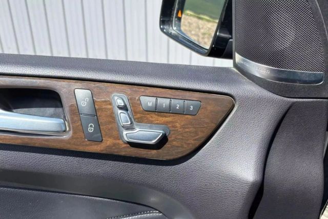 Vehicle image 24 of 29