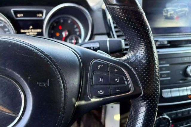 Vehicle image 27 of 29