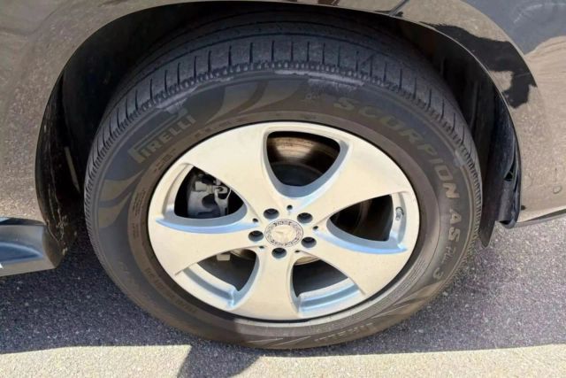 Vehicle image 8 of 29