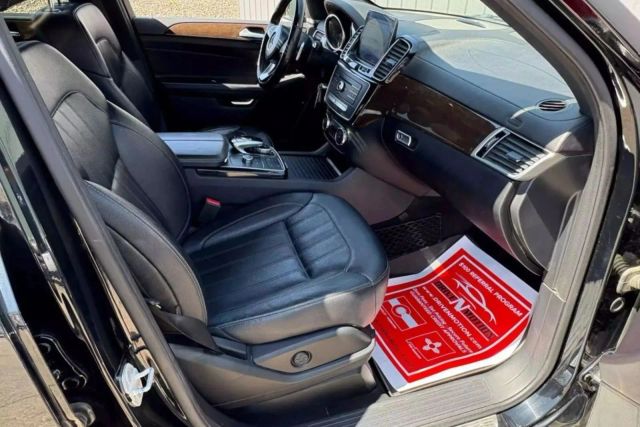 Vehicle image 10 of 29