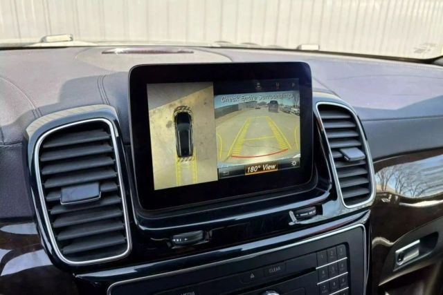 Vehicle image 21 of 29