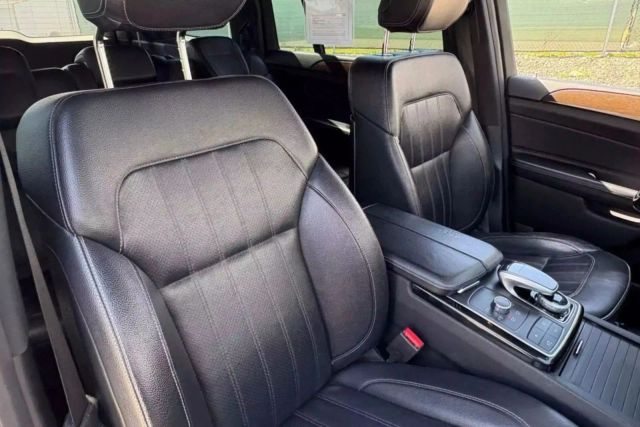 Vehicle image 9 of 29