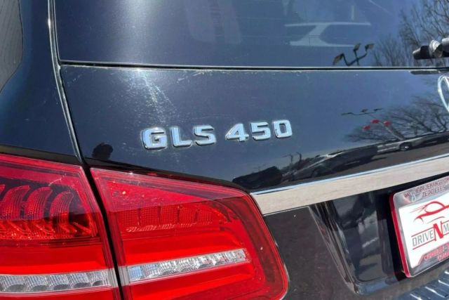 Vehicle image 20 of 29