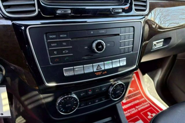 Vehicle image 26 of 29