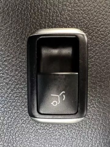 Vehicle image 33 of 50