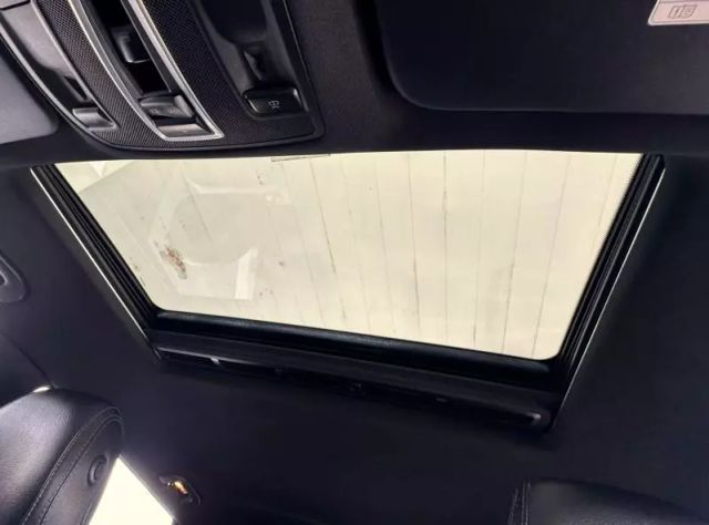 Vehicle image 36 of 50