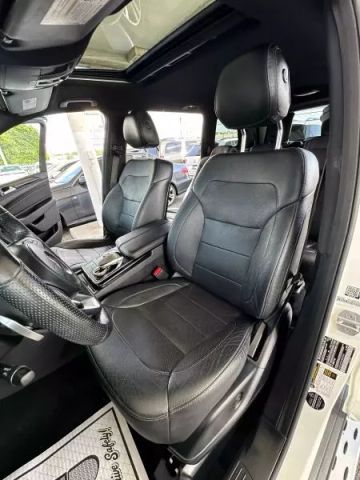 Vehicle image 19 of 50