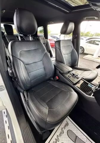 Vehicle image 18 of 50