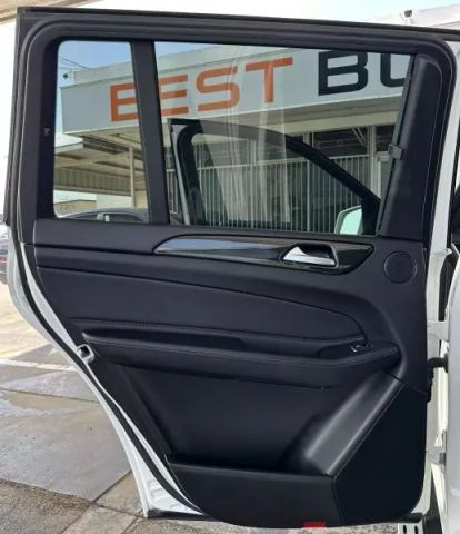 Vehicle image 29 of 50
