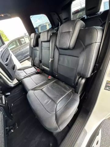 Vehicle image 17 of 50